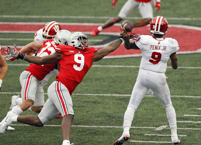 Zach Harrison (9) rushes Indiana quarterback Michael Penix Jr. (9) in a game against the Hoosiers at Ohio Stadium. 